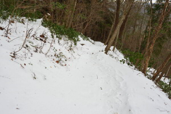 急坂の道7合目付近の積雪