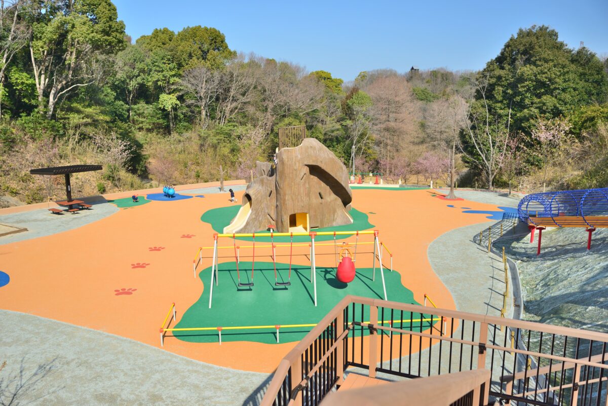 子育てファミリー必見！大阪府近郊の無料で遊べる公園特集