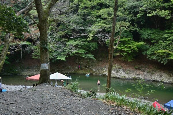 玉川峡の川遊び場の画像