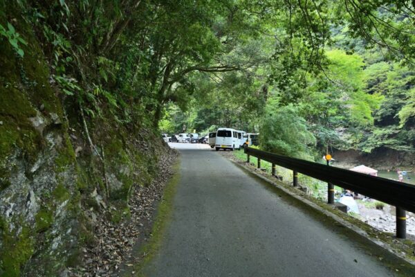 玉川峡の道幅の画像