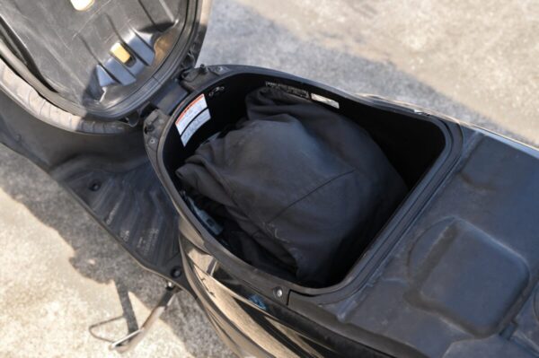 メットインに入れたオーバーパンツの画像