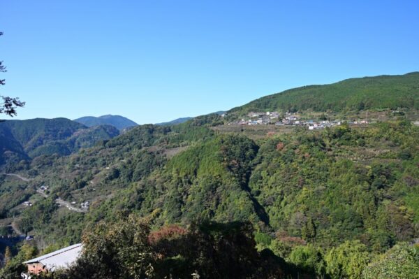 東谷から眺めた大久保エリアの画像