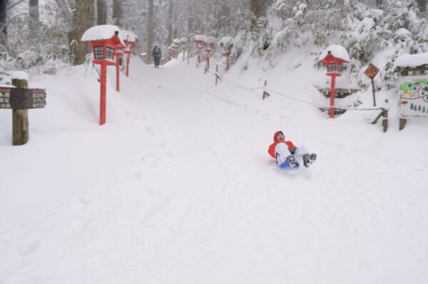 スピードを出してヒップソリをしている画像