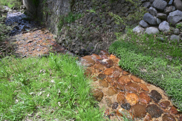 転落すると危険な滝の画像